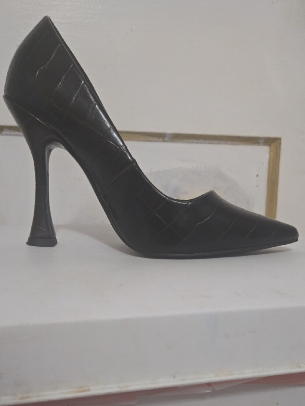 Classy Pointed Toe Heel Pumps in Black Crocodile Embossed - Picture 8 of 11